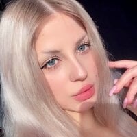 FavoriteKira webcam model