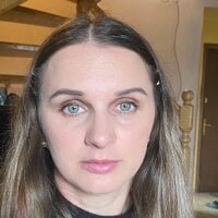 غرفة دردشة EllieRoux دون اتصال