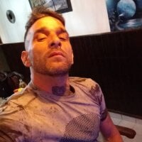 manolodesire's Offline Chat Room