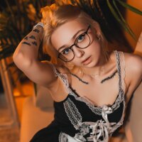 Sophie_Lillis fully nude on webcam for live porn video chat