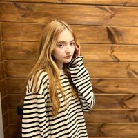 MandyPink Adlı Modelin Çevrimdışı Sohbet Odası