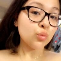 Layla69696969's Offline Chat Room