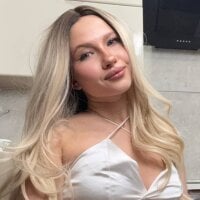 CarolineBleee webcam model