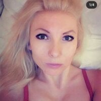 Kelly_Foxxx's Offline Chat Room