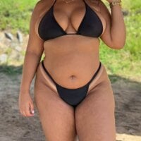 TheMissCurves_20 webcam