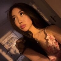 kira_kisses model avatar