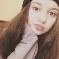 Kerry_Luna Adlı Modelin Çevrimdışı Sohbet Odası