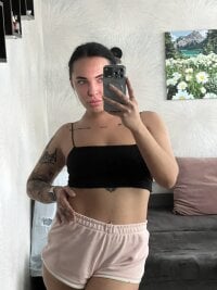 LunaFourells webcam