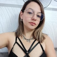 Isis_Greyy model avatar