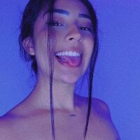 missmiacam's Offline Chat Room