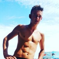 Alex_sexi18's Offline Chat Room