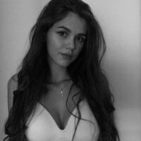 AgneseBeluci Adlı Modelin Çevrimdışı Sohbet Odası