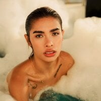 Mia-reevesLive Webcam