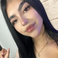 SaraWillow webcam model