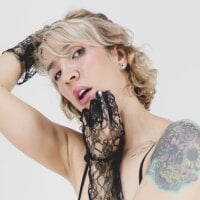 Lolla_blonde's Offline Chat Room