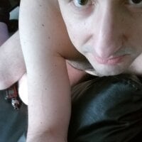 sly_serialover77's Offline Chat Room