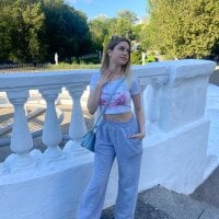AlinaWalters' Avatar Pic