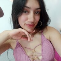 Coonnie-D naked in live sex video chat