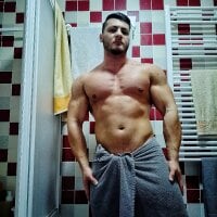 muscularteen's Offline Chat Room