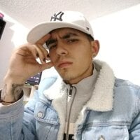 Konnor_18_'s Offline Chat Room