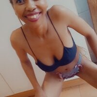 PRETTYLOLA23's Offline Chat Room