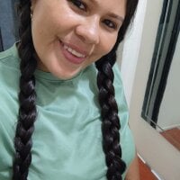 hotmom33 webcam