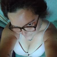 NaughtyPeekABoo420 webcam model