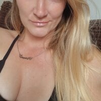 Sensational-Poppy webcam model