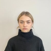 PolIyMoore Adlı Modelin Çevrimdışı Sohbet Odası