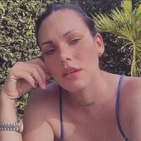 AriannaHeart Adlı Modelin Çevrimdışı Sohbet Odası