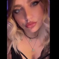 Janinee069's Offline Chat Room