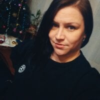 Suzy_hilaryy's Offline Chat Room