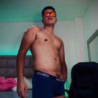 TomThunder18 অফলাইন চ্যাট রুম