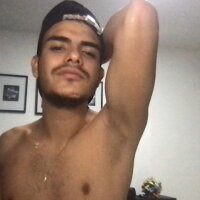 buzz_onedream1's Offline Chat Room