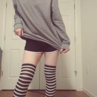 Quenn111 webcam