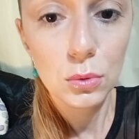 Carlinha-rosinha's Offline Chat Room