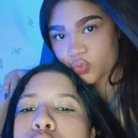 2moons_full_of_love webcam model