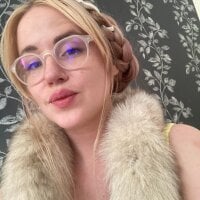Hannah_Rains' Offline Chat Room