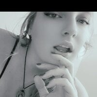 Wonderland_ToesLive Webcam