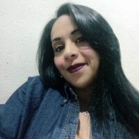 Adriana02's Offline Chat Room