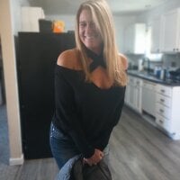 غرفة دردشة HeyitsJulia دون اتصال