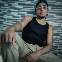 aron_depaul's Offline Chat Room