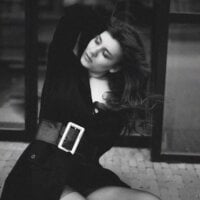 Zizi_Zuzu webcam model