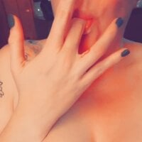 WetKelly917's Offline Chat Room