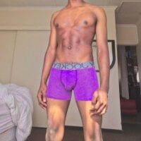 Hotboyzarr webcam model