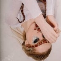 Angie_054's Offline Chat Room