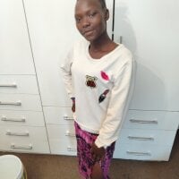 Freakyblackqueen26 webcam model