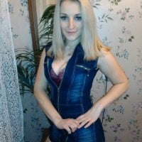 غرفة دردشة Ellie_Foxx دون اتصال