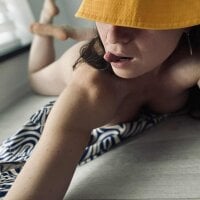 CallMeHazelll model avatar