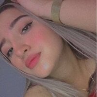 Cami_pink's Offline Chat Room